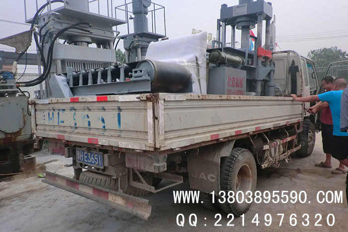 高嶺土壓塊機發(fā)貨現場